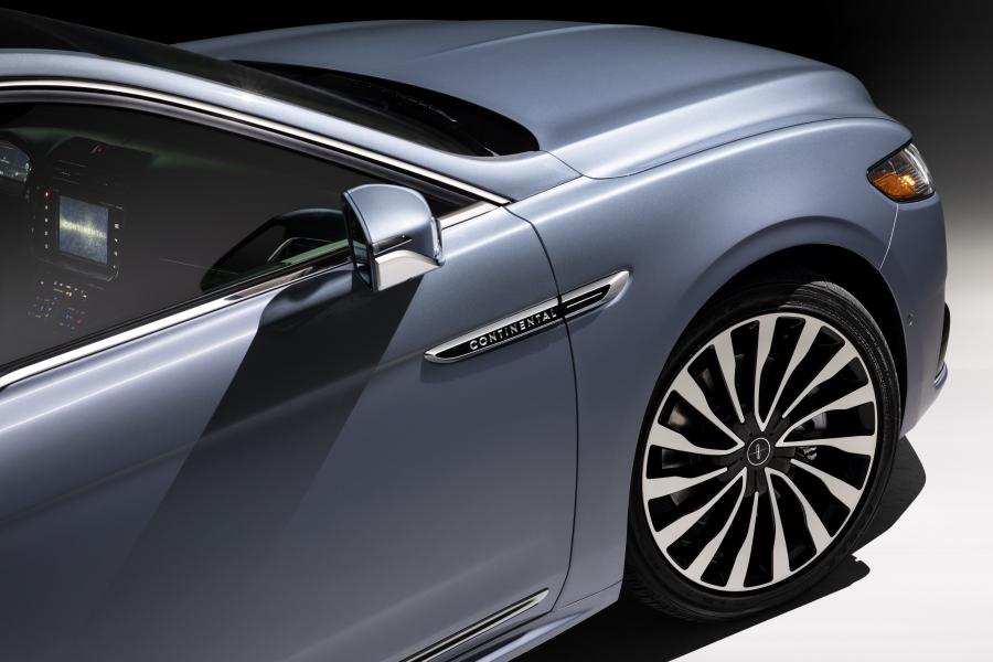 Детали экстерьера Lincoln Continental 80th Anniversary Coach Door Edition 2019 года  (фото 21 из 54)